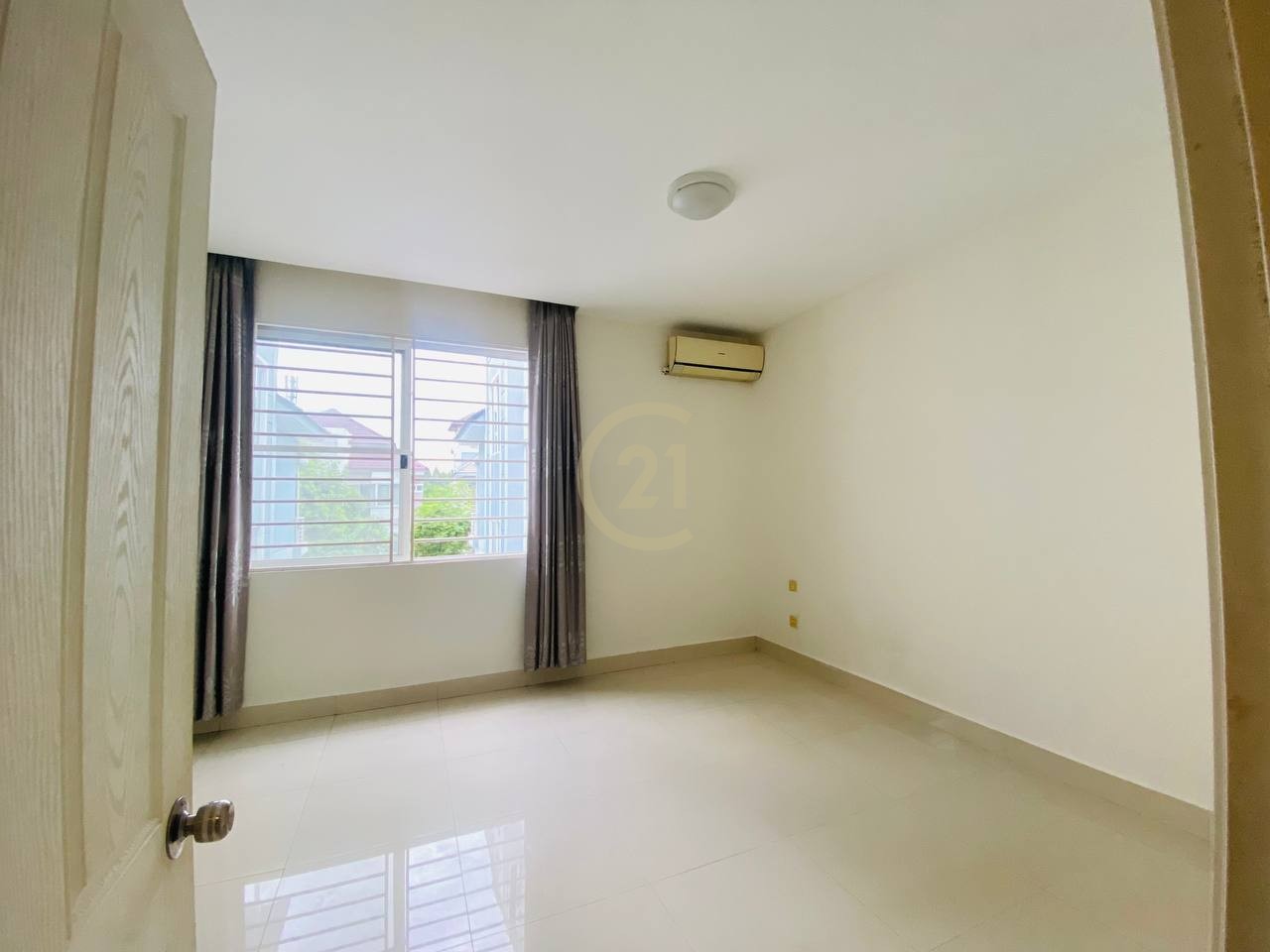 Special Price Villa LA for Rent at PH Boneg Snor