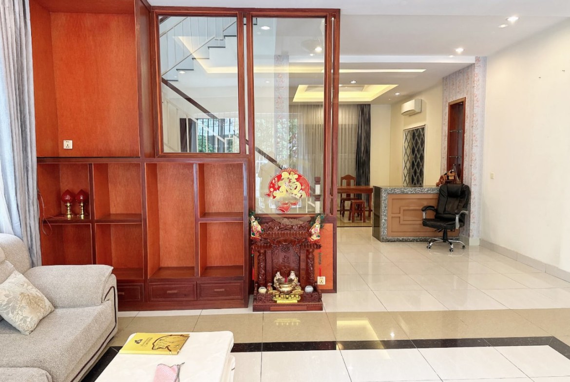 Twin Villa For Rent Near Aeon II