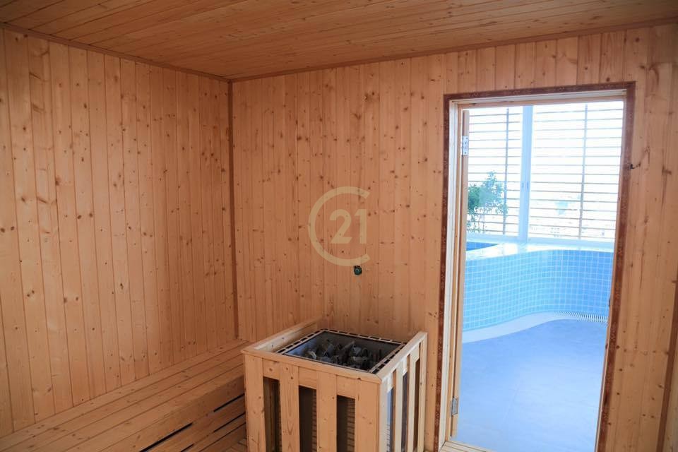 Big Penthouse 4Bedroom For Rent At Toul Tompung