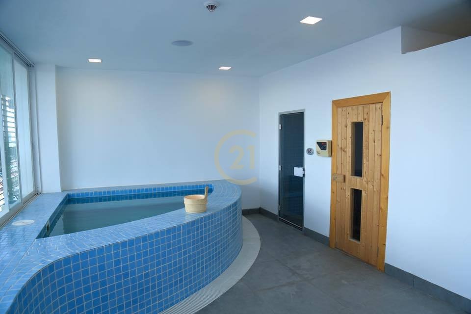 Big Penthouse 4Bedroom For Rent At Toul Tompung