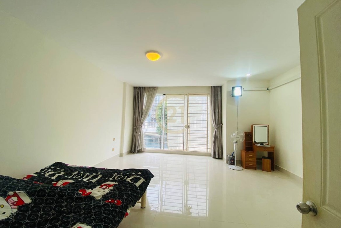 Special Price Villa LA for Rent at PH Boneg Snor