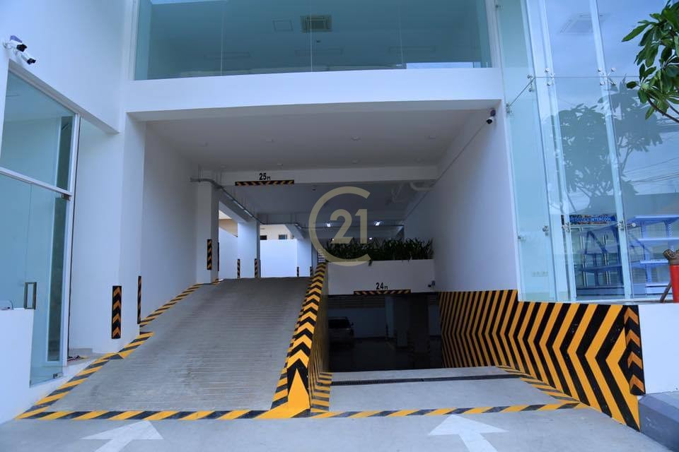 Big Penthouse 4Bedroom For Rent At Toul Tompung