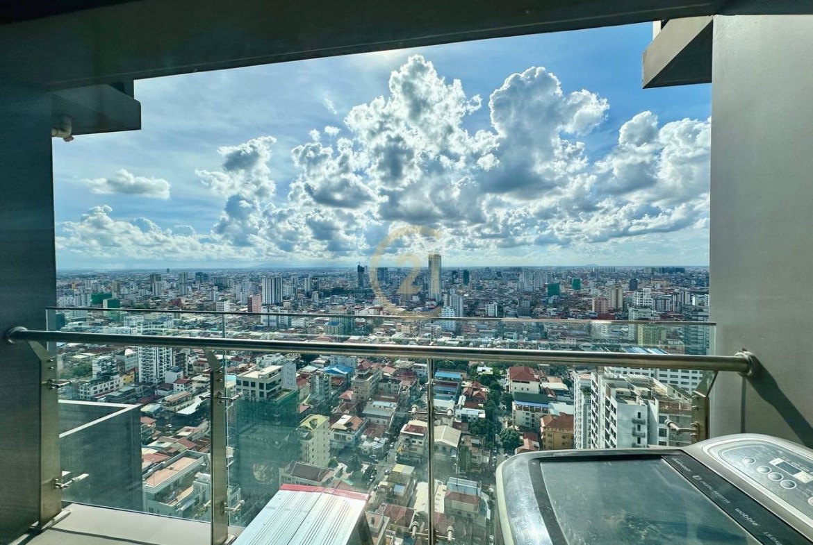 Beautiful Condo 2 Bedrooms For Rent at BKK3