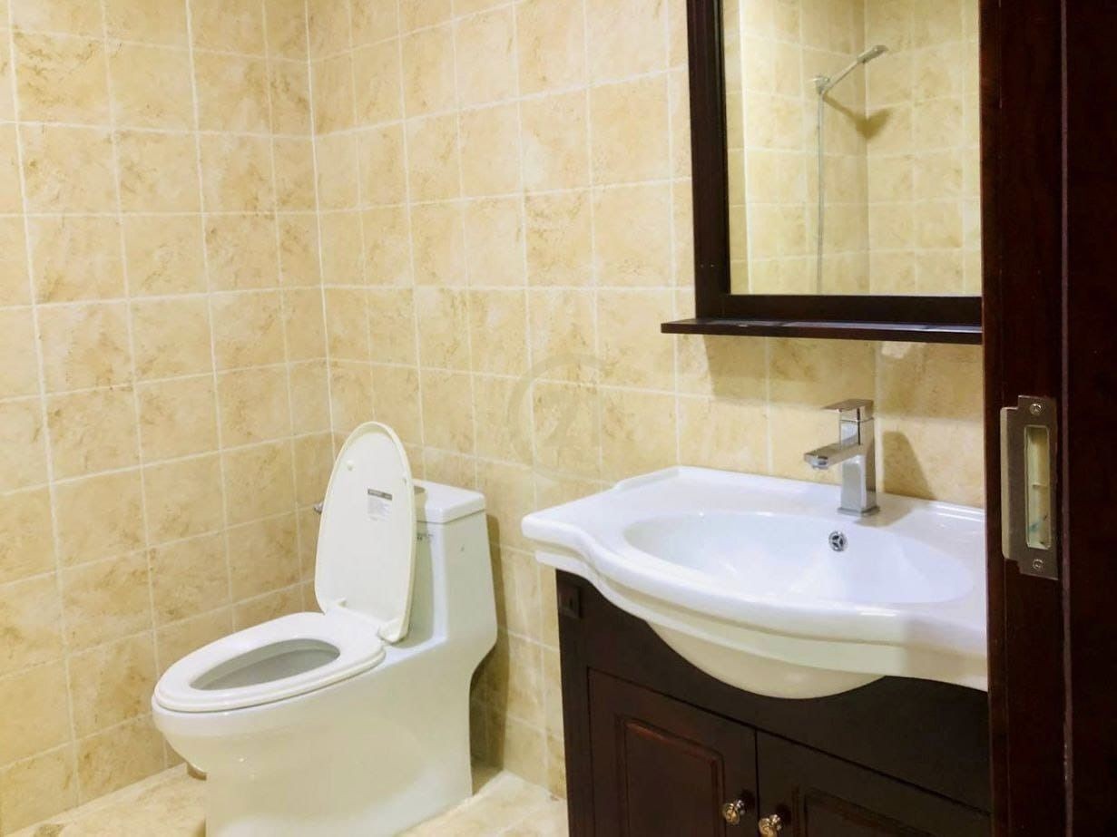 Nice Studio Room For Rent at Olympia