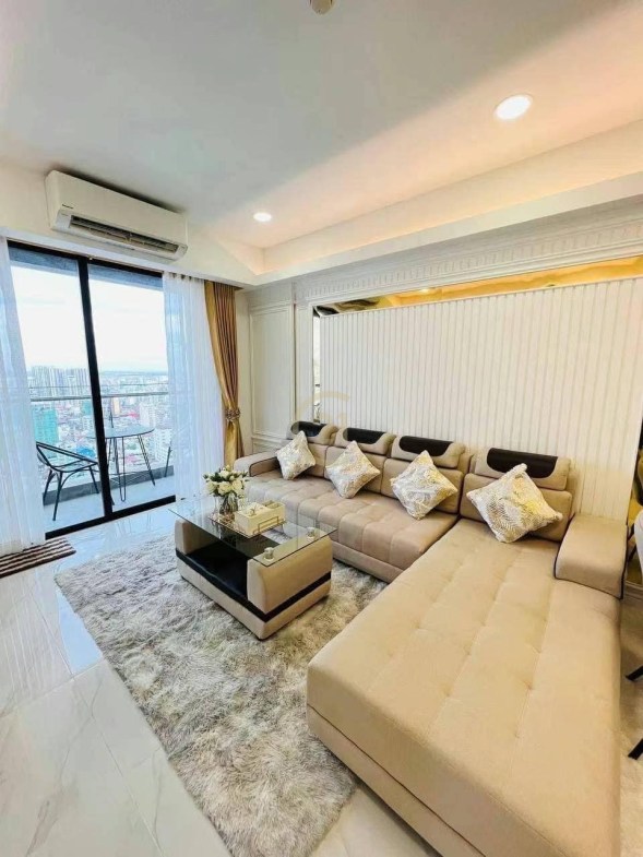 Beautiful 3 Bedroom For Rent BKK1