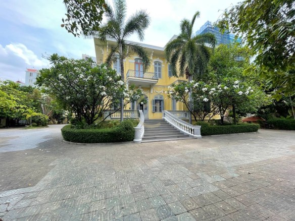 Classic Villa for rent at Independence
