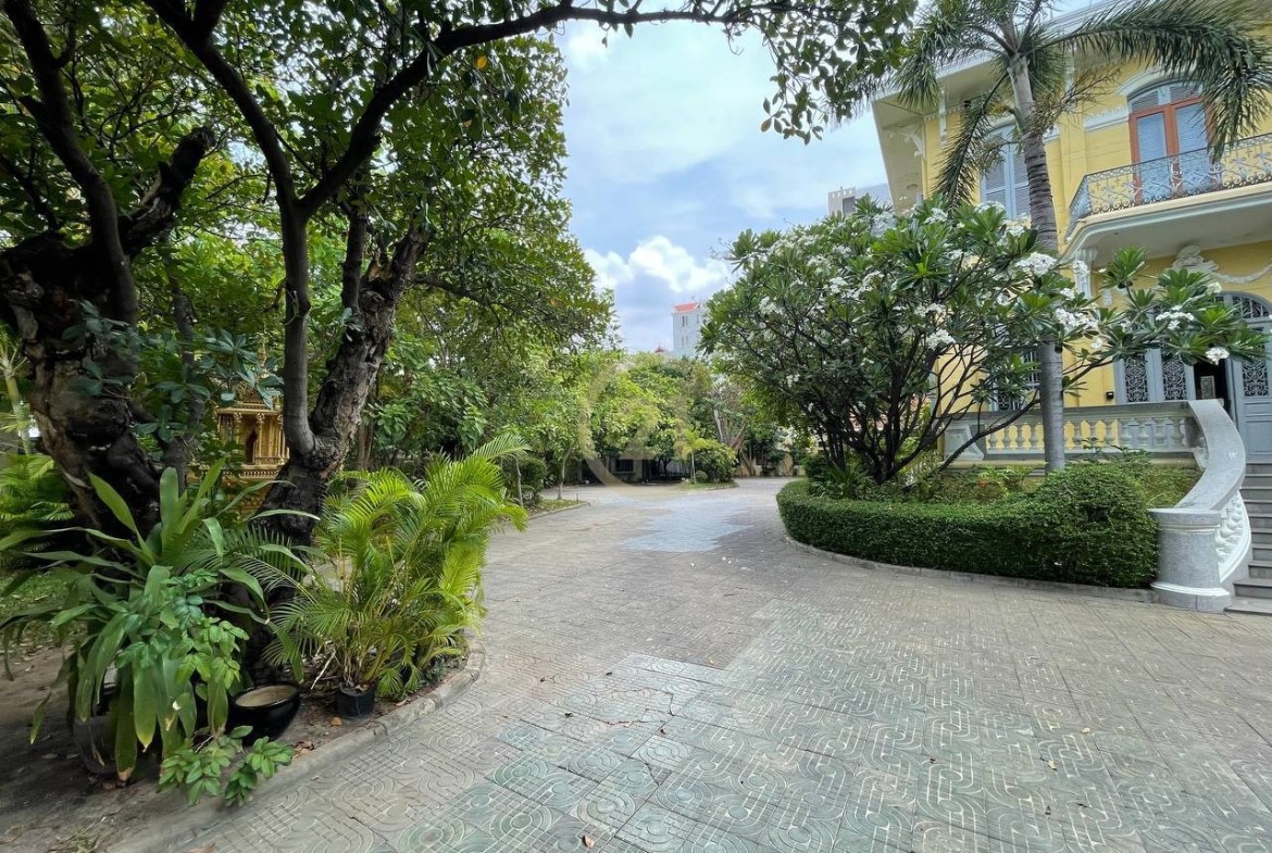 Classic Villa for rent at Independence