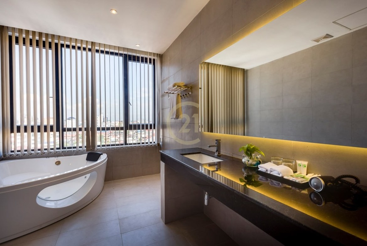 Modern Penthouse Duplex 4Bedroom For Rent At BKK2