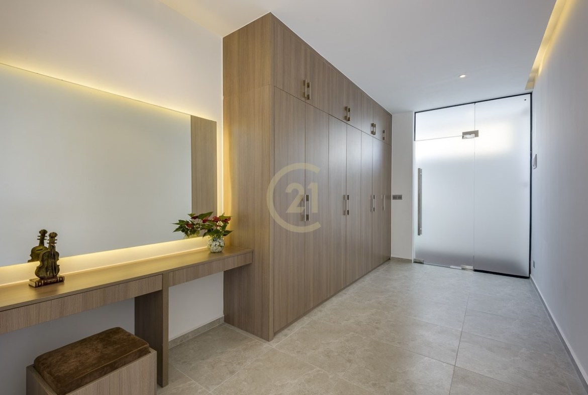 Modern Penthouse Duplex 4Bedroom For Rent At BKK2