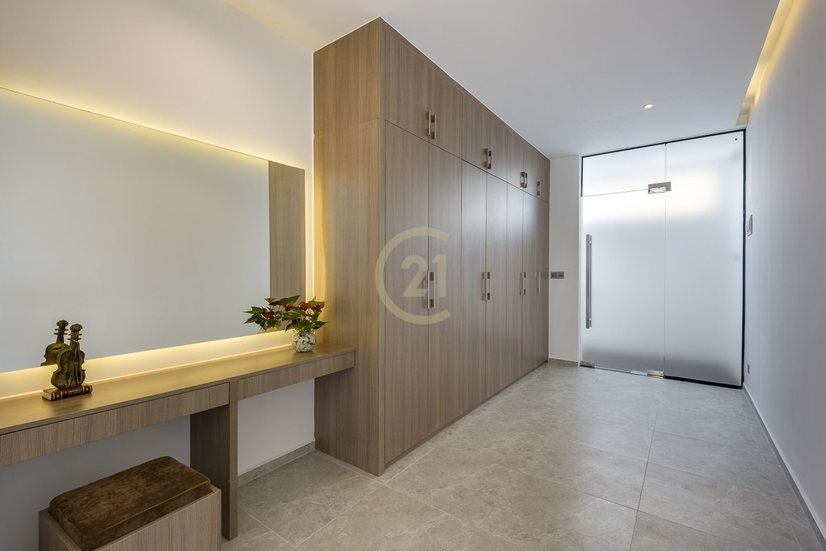 Modern Penthouse Duplex 4Bedroom For Rent At BKK2