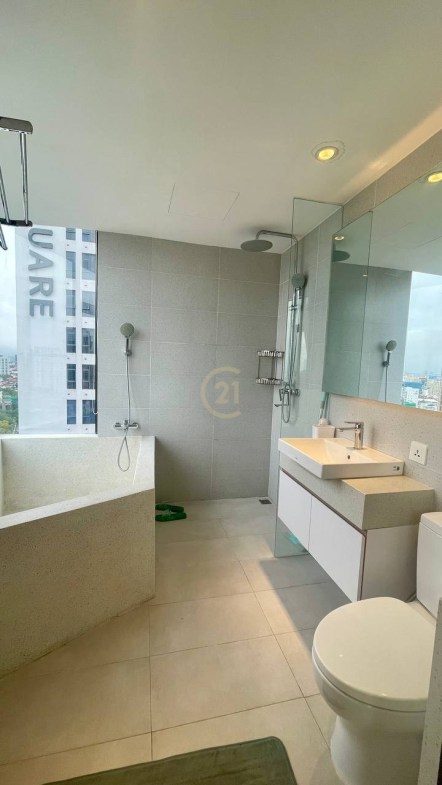 Condo 3 Bedroom For Rent at Time Square 3