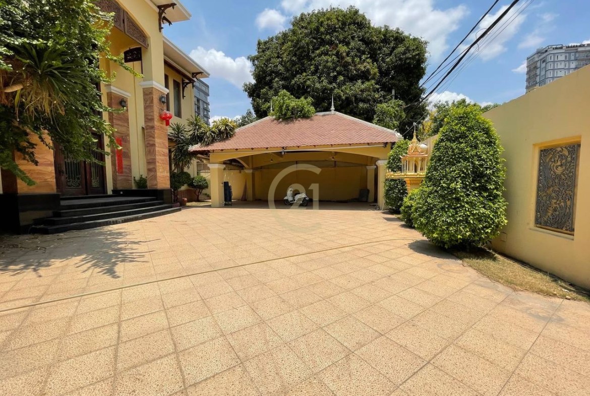 Villa for Rent at | Daun Penh, Phnom Penh