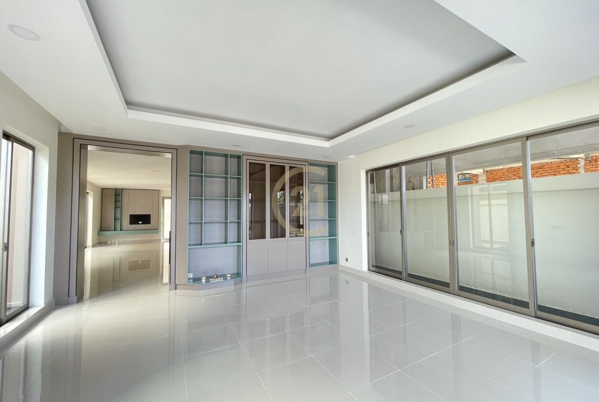 Villa for sale in Peng Hout 50M