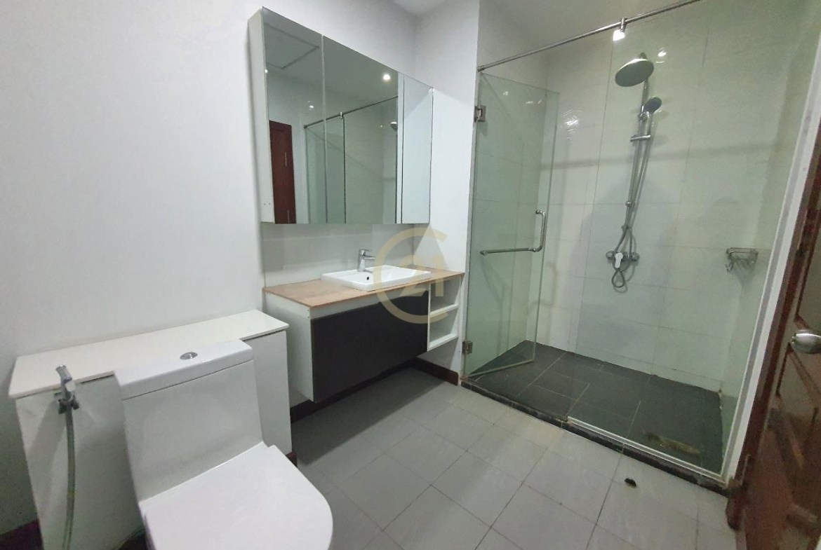 Specious 1 Bed Apt For Rent At Tonle Bassac