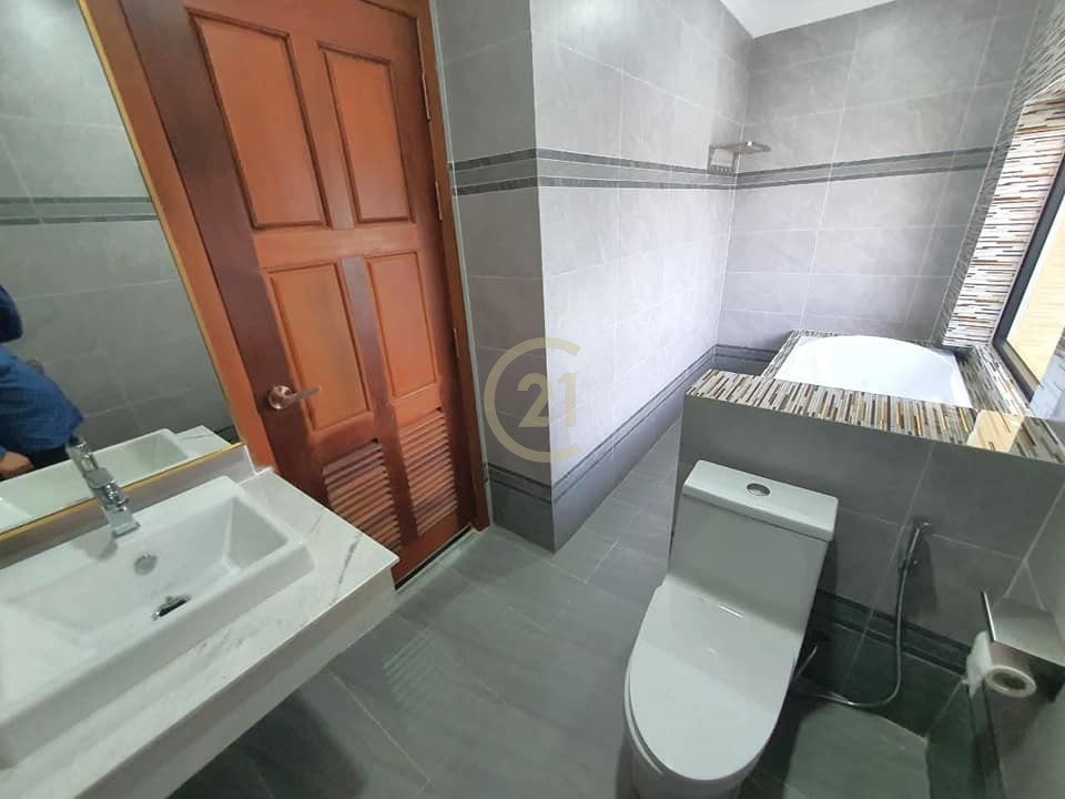 Penthouse Studio Room For Rent at BKK1