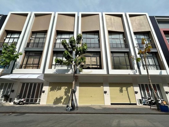 Flat house for sale in peng Hout Beng snaor