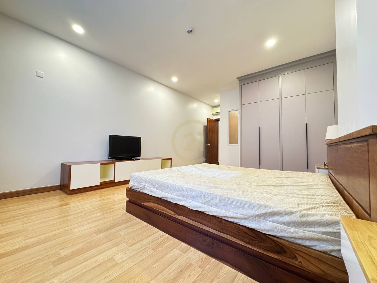Big Three Bedroom For Rent At Tonle Bassac