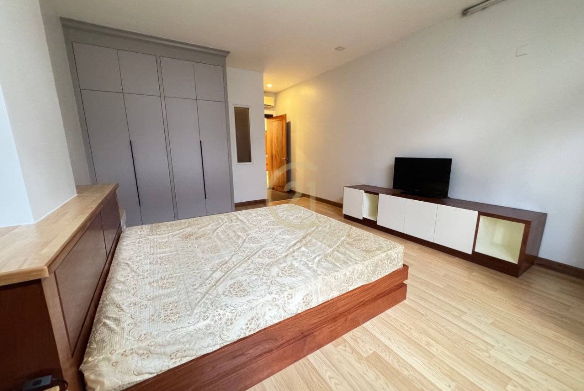 Big Three Bedroom For Rent At Tonle Bassac