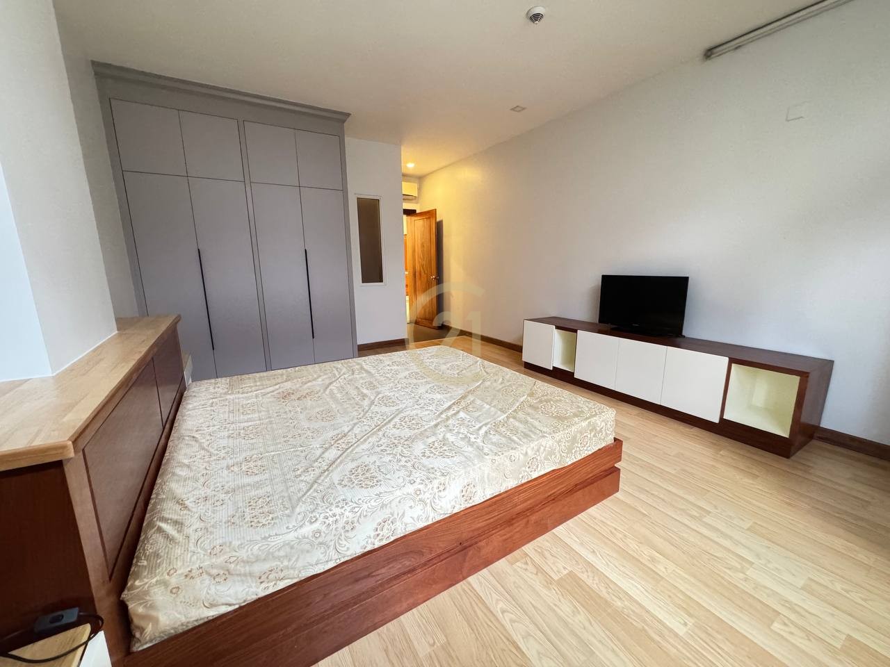 Big Three Bedroom For Rent At Tonle Bassac