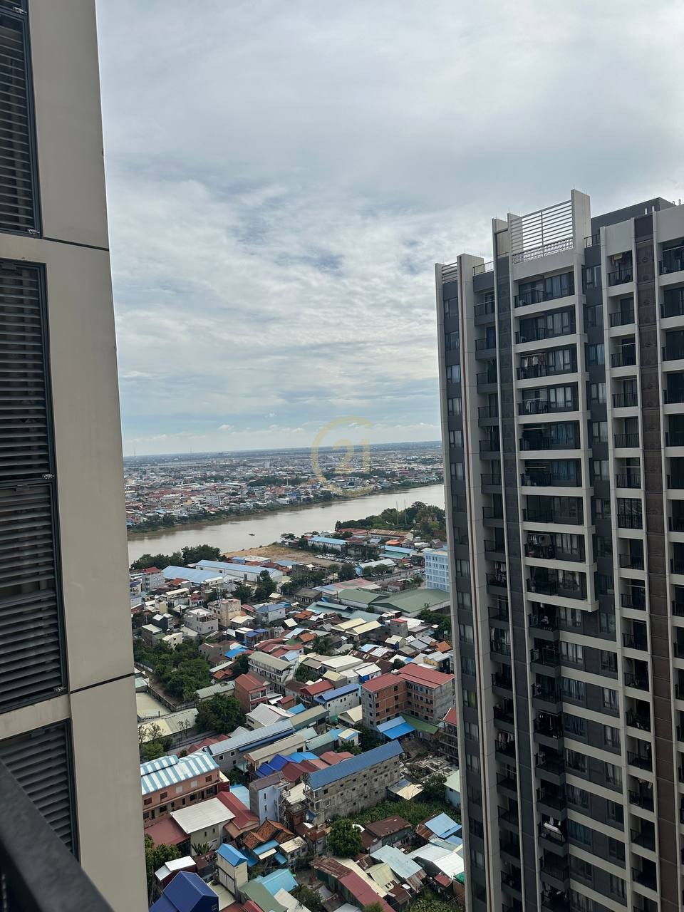 Nice 2 Bedroom For Rent at R&F Condo