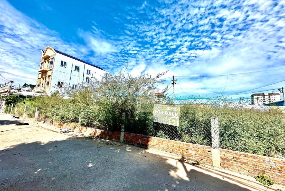 LAND FOR SALE UNDER MARKET PRICE