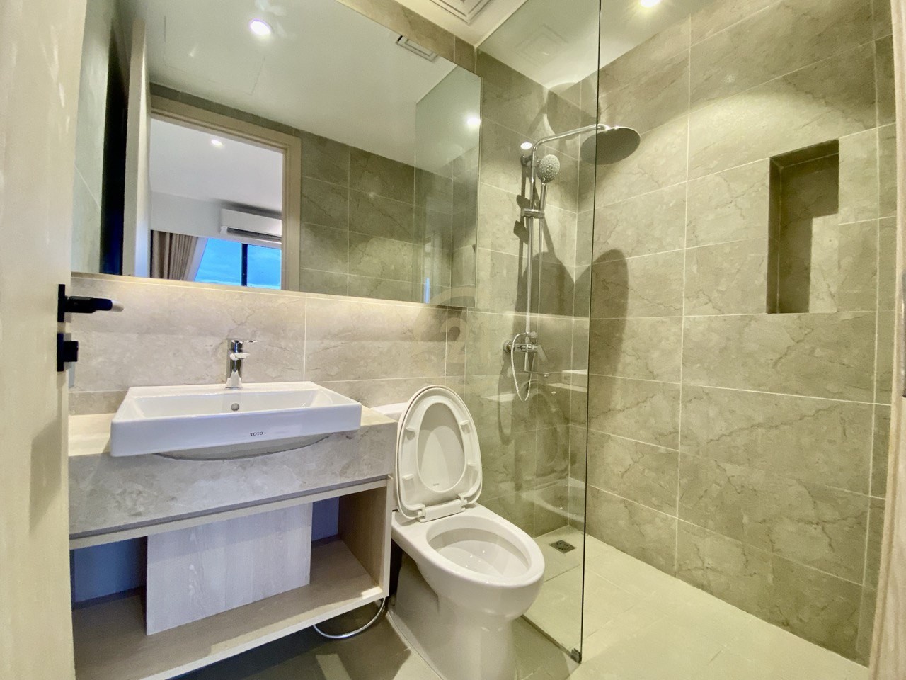 Beautiful 2 Bedroom For Rent at Toul Kork