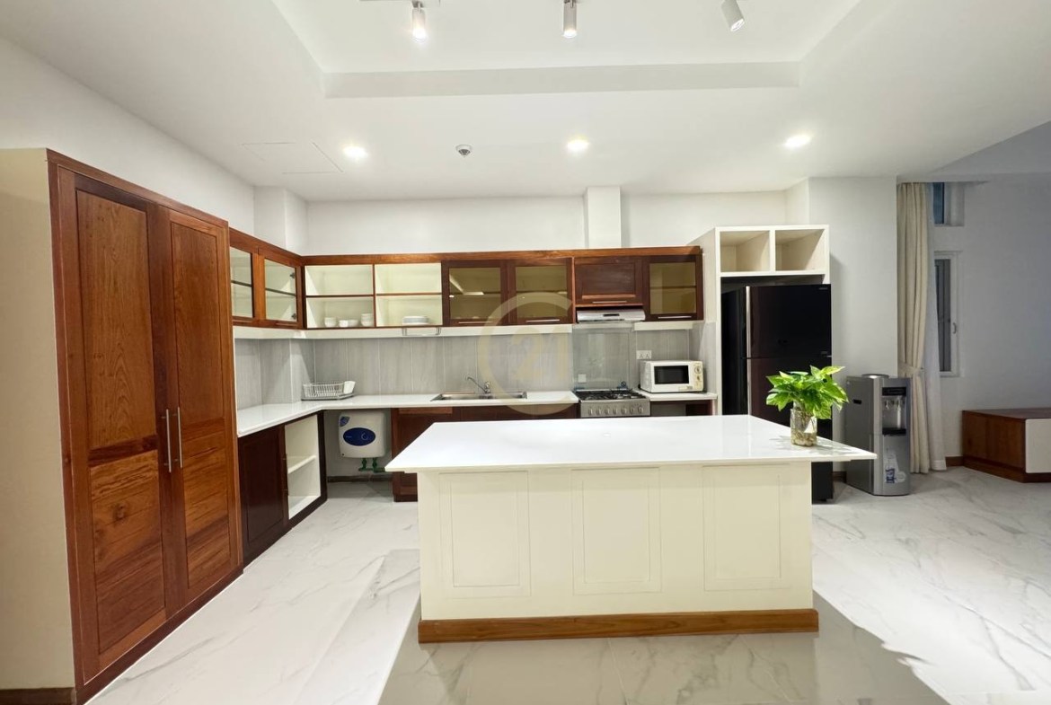 Big Three Bedroom For Rent At Tonle Bassac