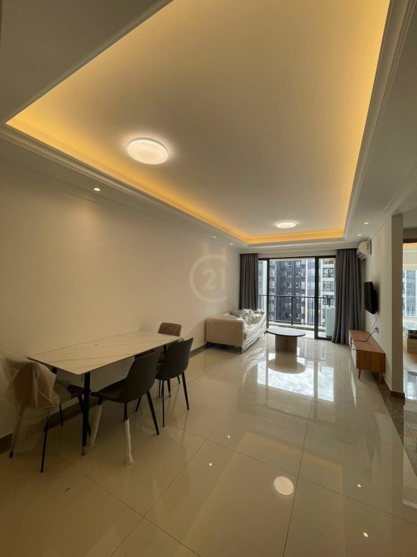 Nice 2 Bedroom For Rent at R&F Condo