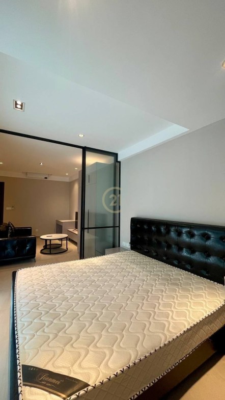 1 Bedroom Condo For Rent at Time Square 3