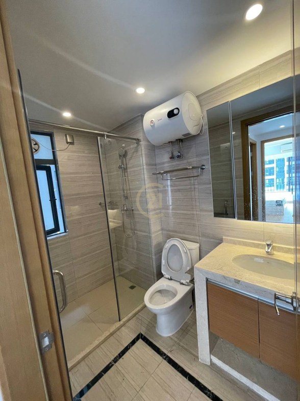 Nice 2 Bedroom For Rent at R&F Condo