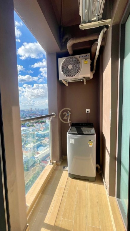 1 Bedroom Condo For Rent at Time Square 3
