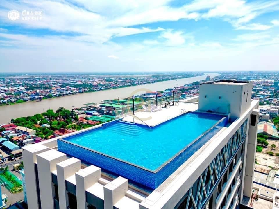 Brand New 1 Bedroom For Rent at R&F Condo