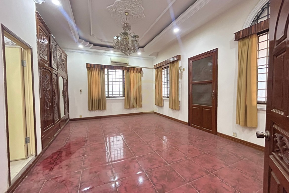 Spacious 6-Bedroom Villa with Luxurious Amenities in Toul Kork