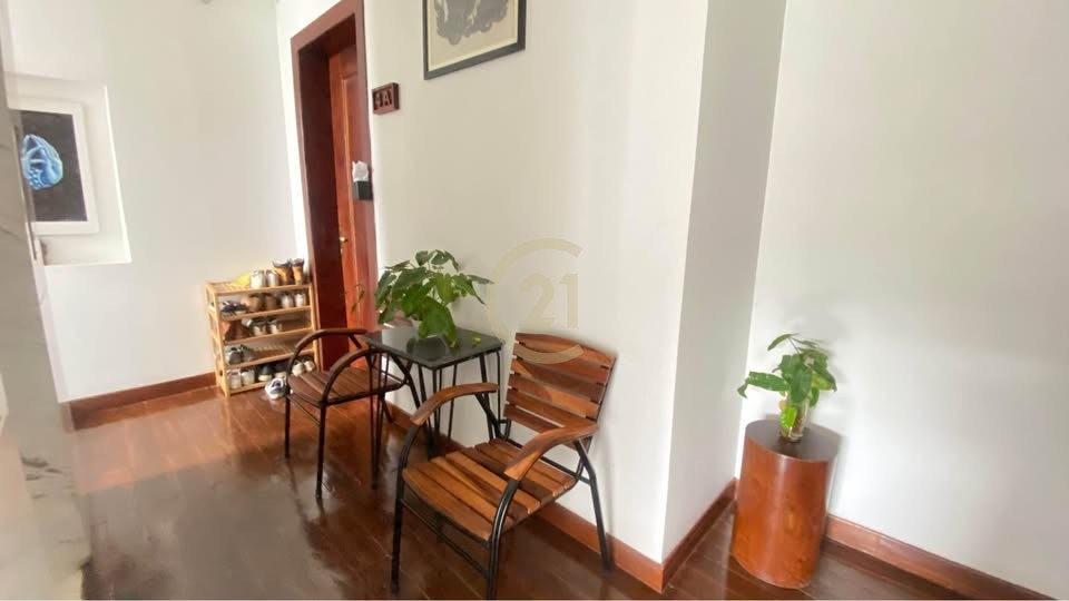 VINTAGE ONE BEDROOM FOR RENT