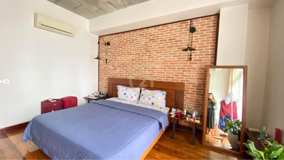 VINTAGE ONE BEDROOM FOR RENT