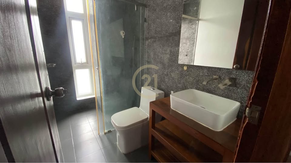 VINTAGE ONE BEDROOM FOR RENT
