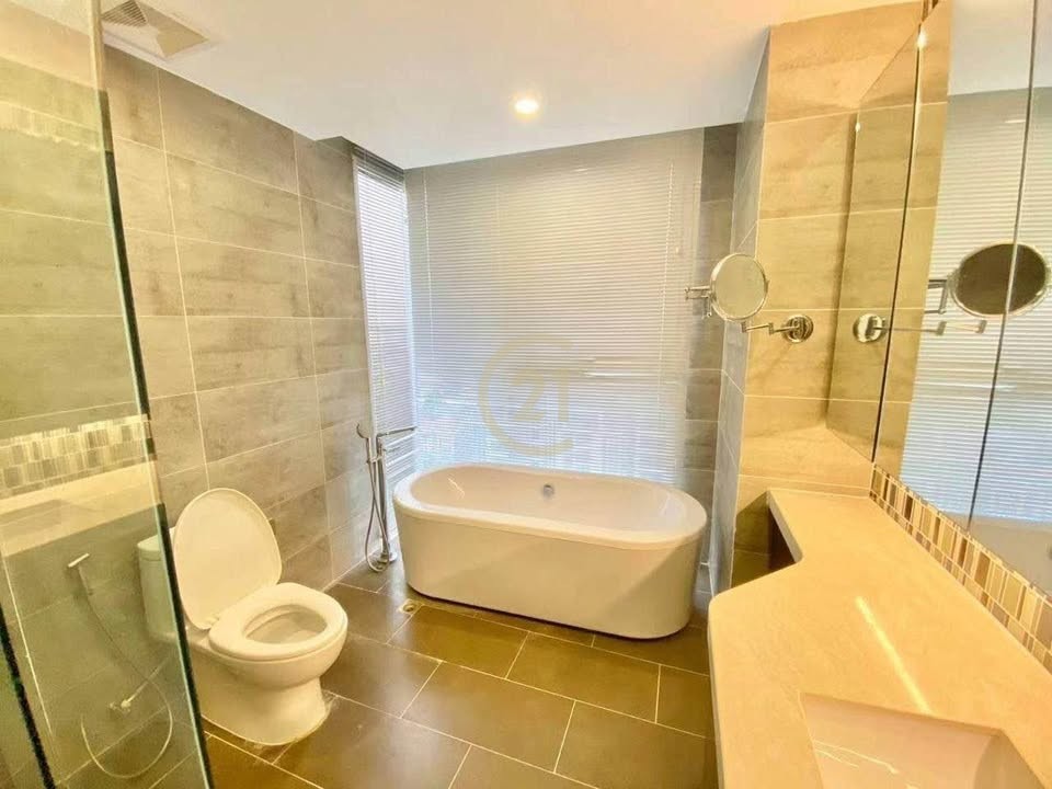 SPECIOUS FOUR BEDROOM FOR RENT