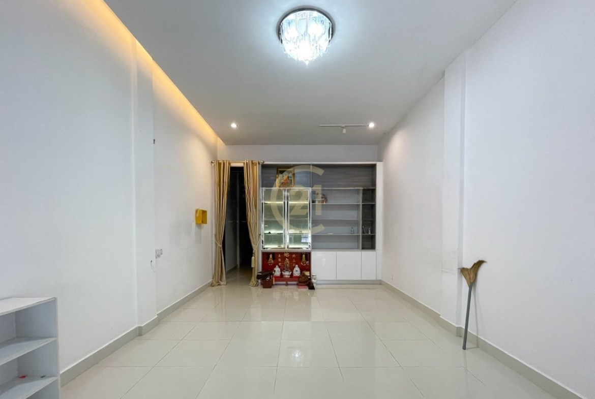 Flat house for sale in Peng Hout Berng Snaor