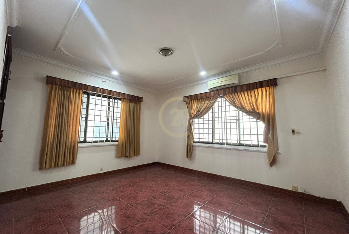 Spacious 6-Bedroom Villa with Luxurious Amenities in Toul Kork