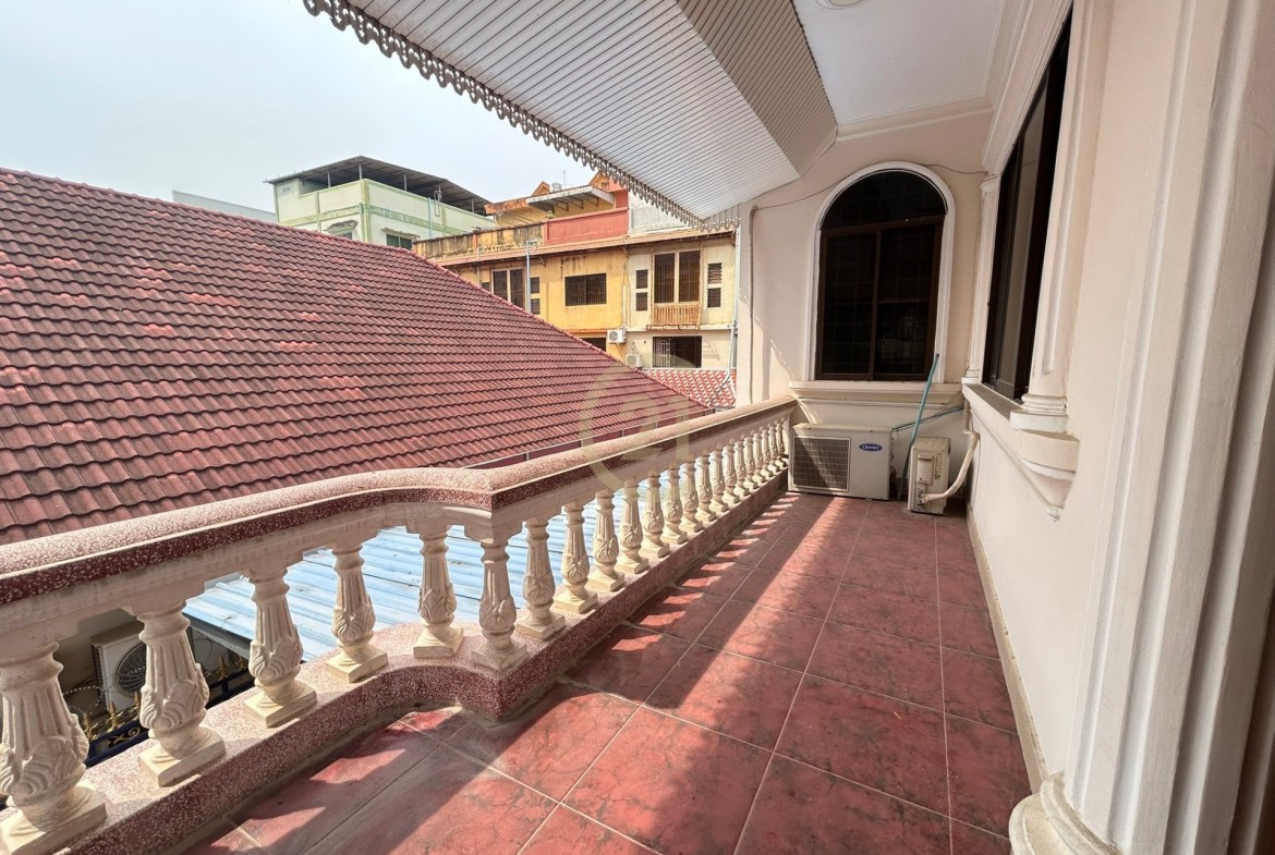 Spacious 6-Bedroom Villa with Luxurious Amenities in Toul Kork