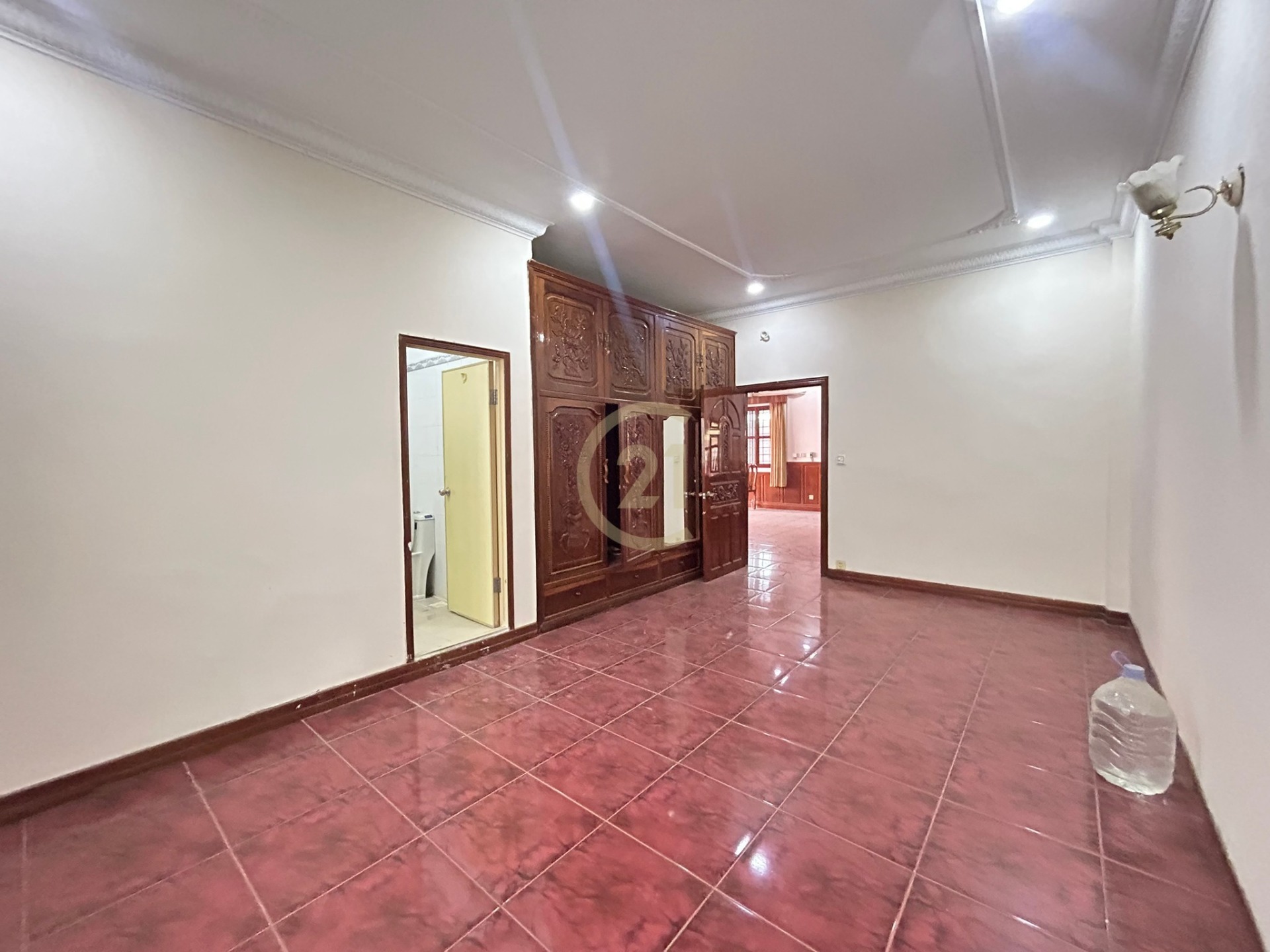7FC0EFAF-3DD6-45EF-957E-C39D13903176 Spacious 6-Bedroom Villa with Luxurious Amenities in Toul Kork