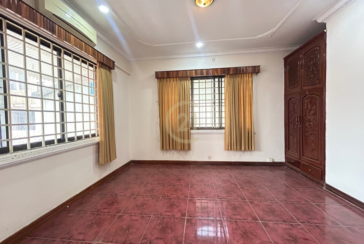 Spacious 6-Bedroom Villa with Luxurious Amenities in Toul Kork