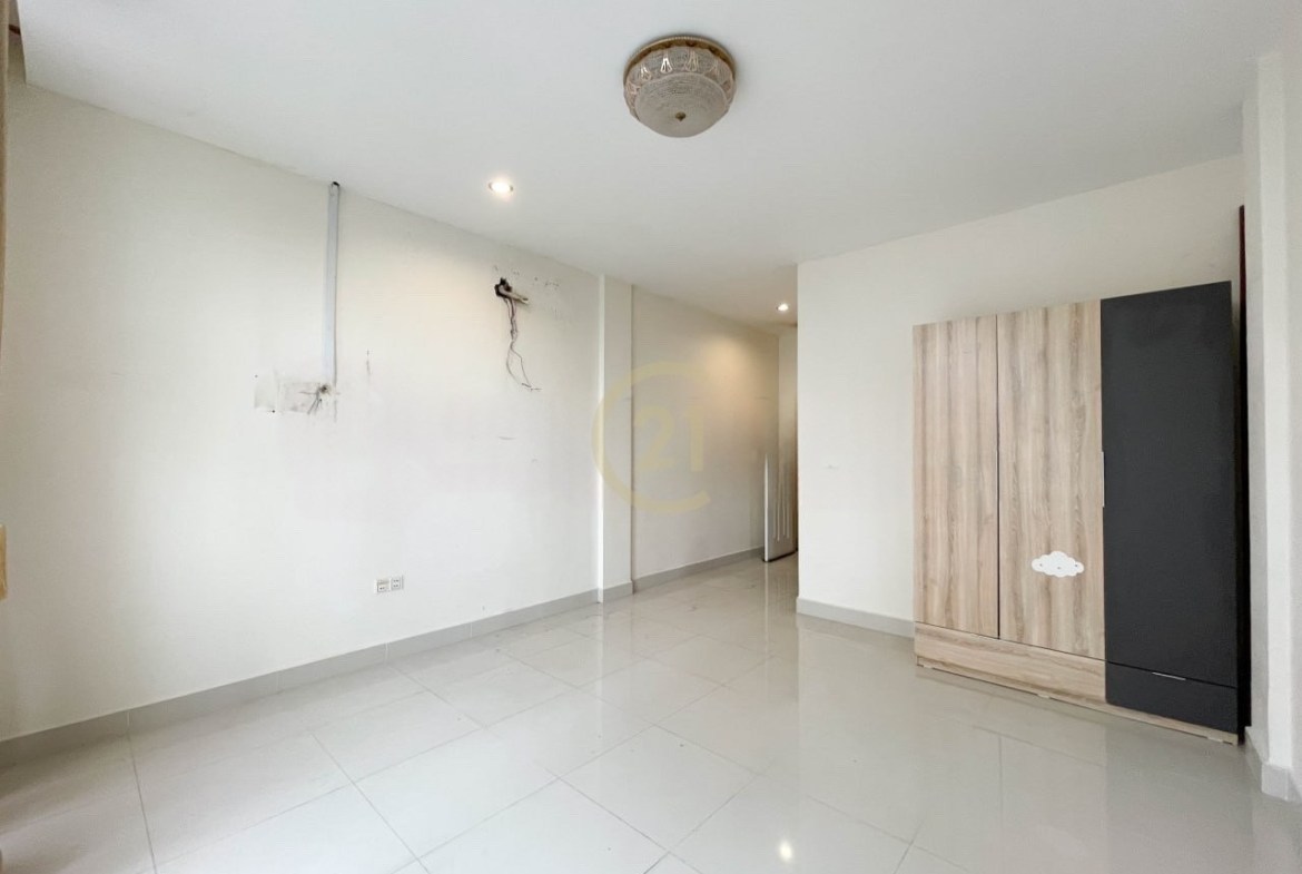 Flat house for sale in Peng Hout Berng Snaor