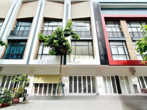 Shophouse for sale in Peng Hout Berng Snao