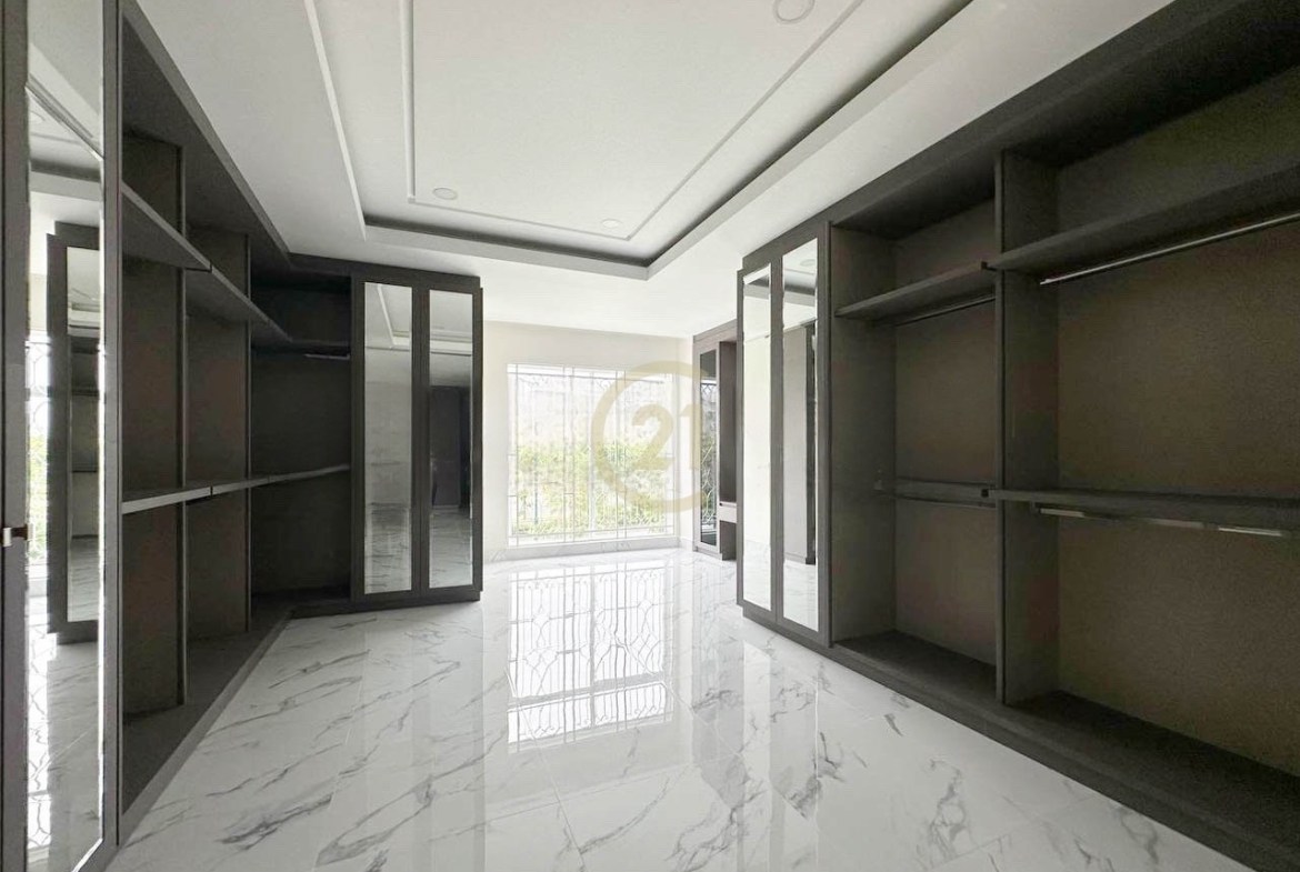 Villa for sale in Beng Hout Beng Snaor