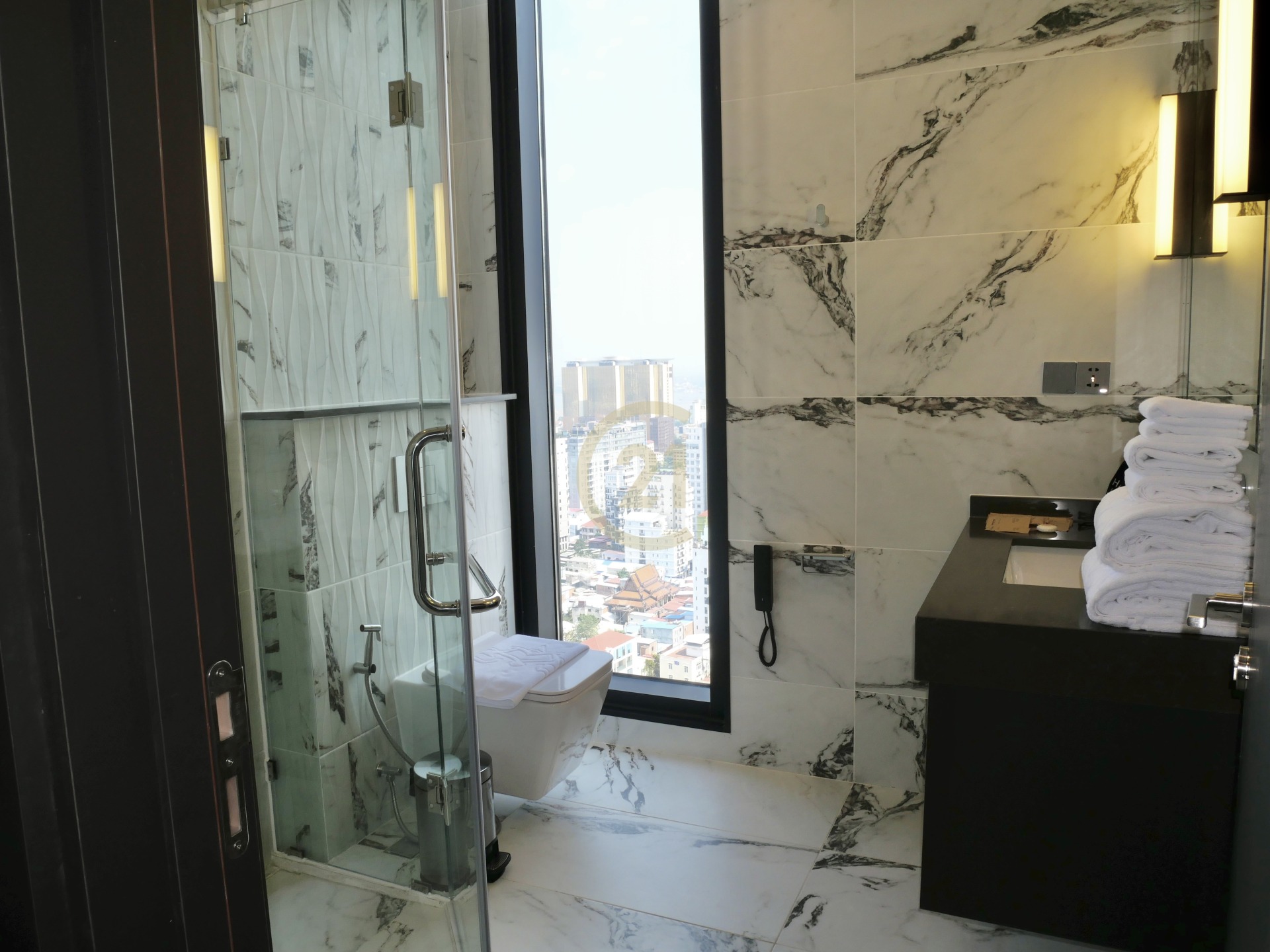 Luxurious Living Space Penthouse Perfection – 450sqm| Brand New