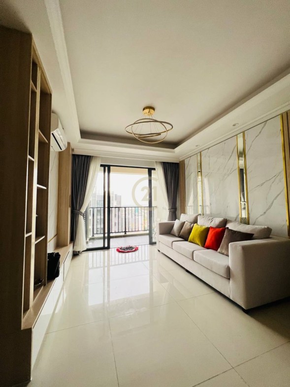 Luxury 2 Bedroom For Rent at R&F Condo