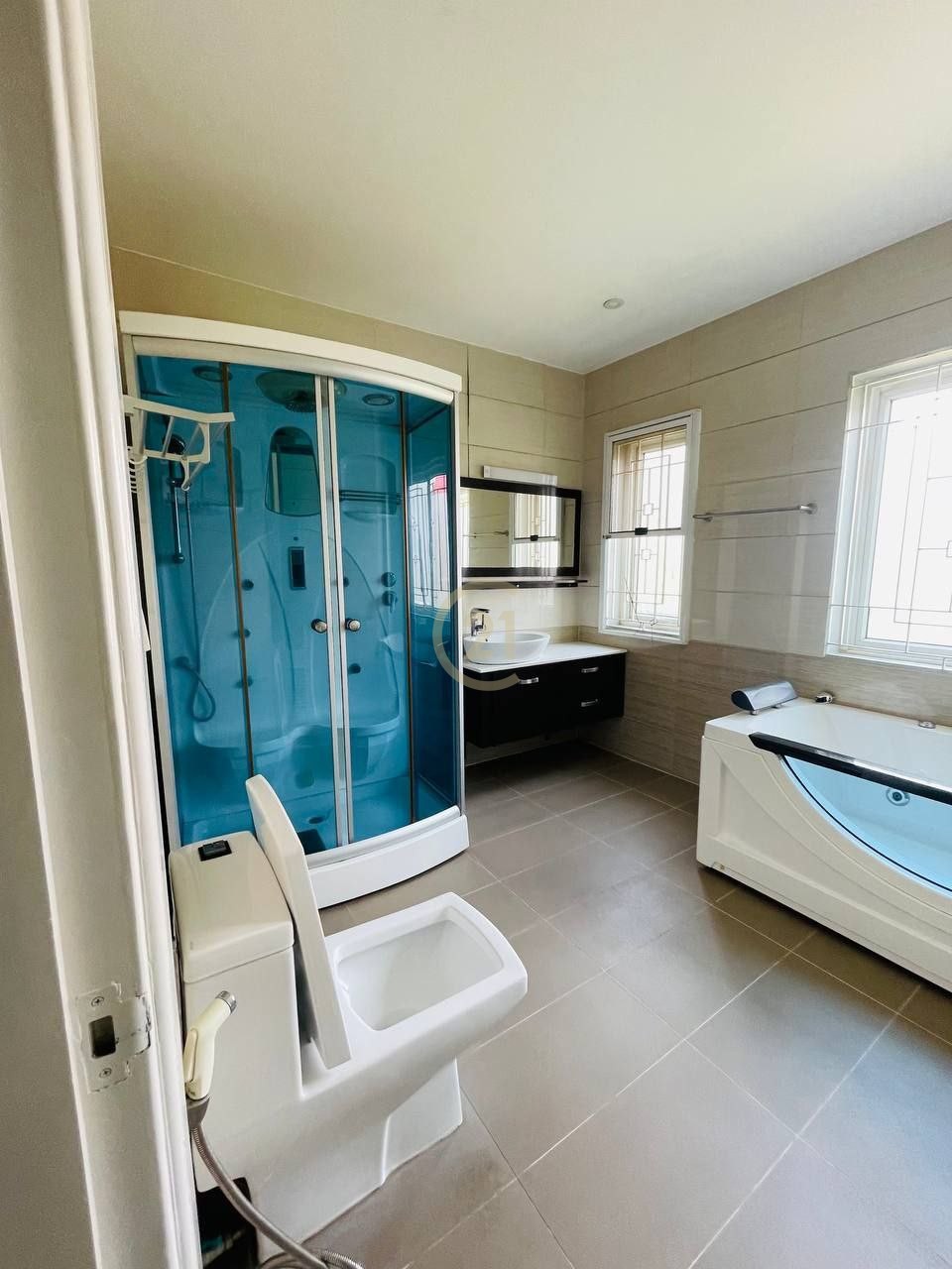 Elegant 4-Bedroom Apartment in Psar Derm T’kov