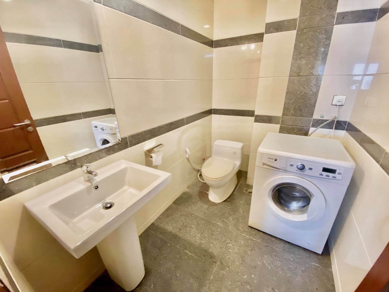 LUXURIOUS ONE BEDROOM FOR RENT