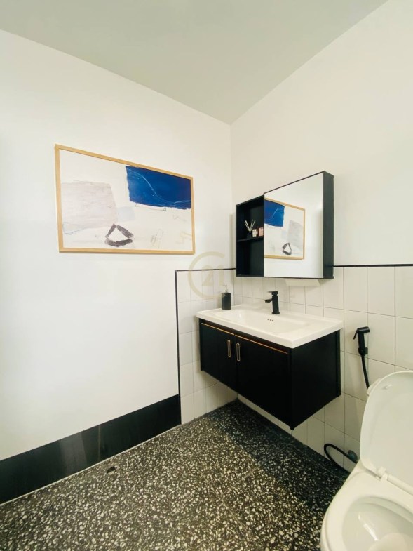 VINTAGE OFFICE SPACE FOR RENT